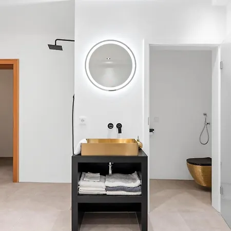 Moderne Mit Bergblick Und Grosser Terrasse Nahe Simssee, Chiemsee Und Autobahn A8 Salzburg - Muenchen Apartman