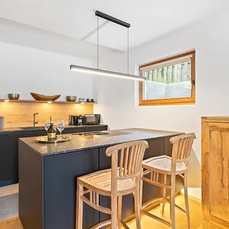 Moderne Mit Bergblick Und Grosser Terrasse Nahe Simssee, Chiemsee Und Autobahn A8 Salzburg - Muenchen Apartmán