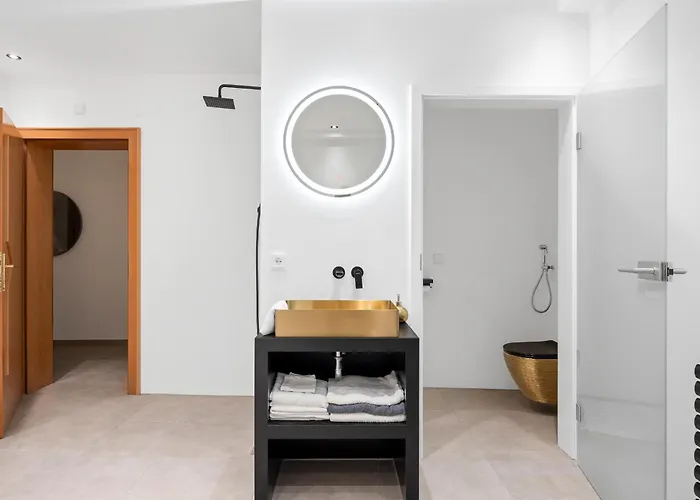 Moderne Mit Bergblick Und Grosser Terrasse Nahe Simssee, Chiemsee Und Autobahn A8 Salzburg - Muenchen Appartamento